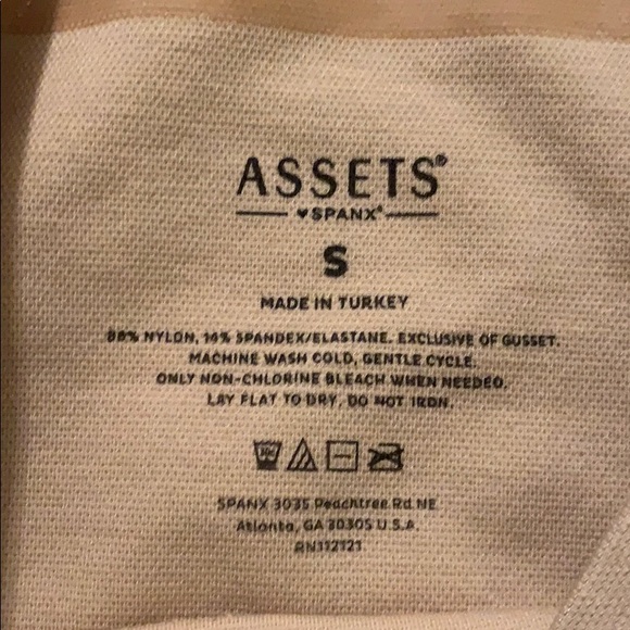 Assets by Spanx shapewear - Picture 2 of 5
